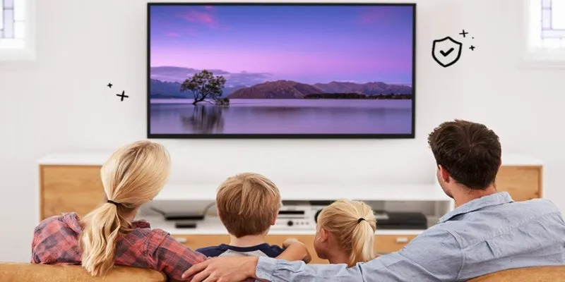 Digital photo frame displaying slideshow