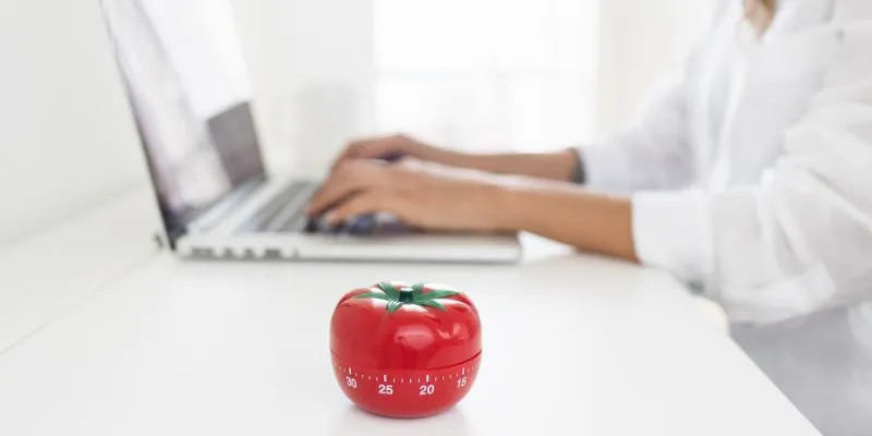 User tracking Pomodoro sessions on a mobile device